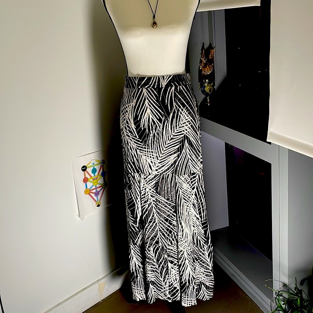 ❌SOLD❌Croft & Barrow 3 Tier Palm Leaves Maxi Skirt (RUNS LARGE)